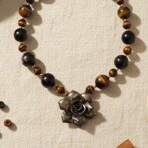 🖤 Patina Metal Flower Pendant & Black Gemstone Necklace - High Quality Piece